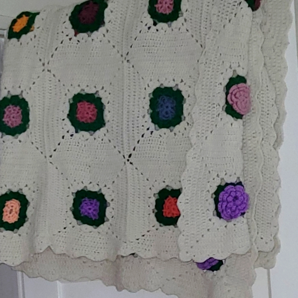 Vintage 1960s 1970s Crochet Soft Blanket, 3D Roses/Floral , ~68"x 78" cottage